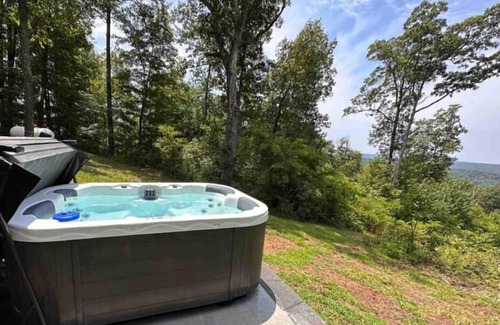 Harrison Cabina | A Still Point Cabin and HOT TUB!