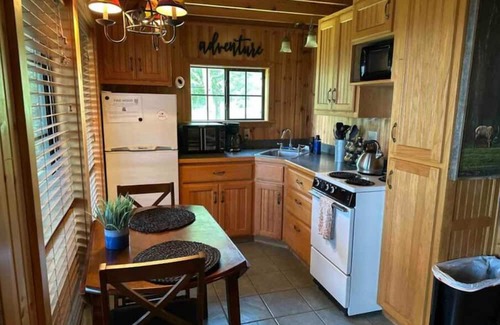 Harrison Cabina | A Still Point Cabin and HOT TUB!