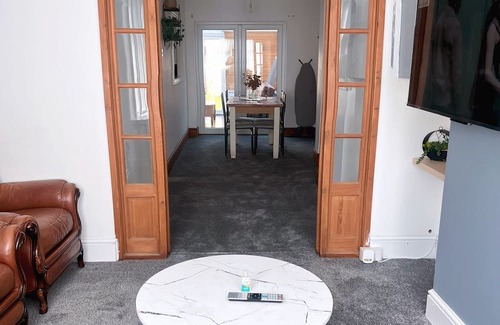Middleton Casa | Spacious 3-Bedroom Family Home in Quiet Middleton | Minutes from Manchester City