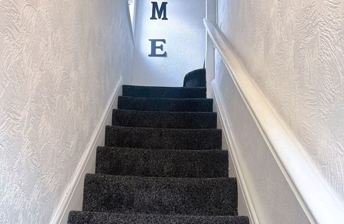 Middleton Casa | Spacious 3-Bedroom Family Home in Quiet Middleton | Minutes from Manchester City