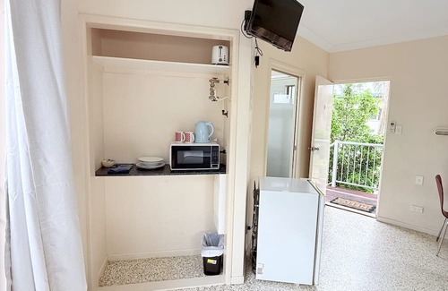 Emu Park Complejo | Emu Park Beach Resort, Queen Room with balcony for 2 Guest