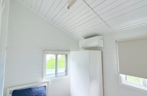 Emu Park Complejo | Beach Dorm accommodation with shared toilet & shower