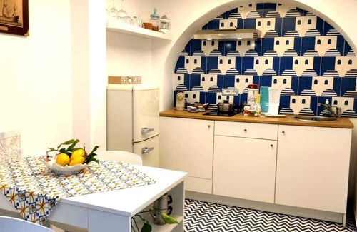 Pontone Casa | Spoil yourself with this charming accommodation and its elegant decor.