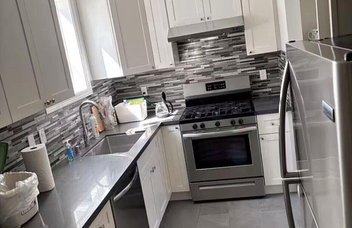 Burlingame Casa | 3-bedroom 2-bathroom Spanish Bungalow house in Burlingame with WiFi and AC.