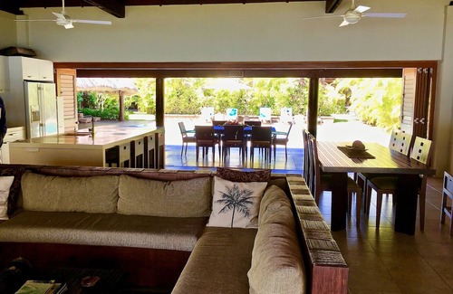 Malolo Lailai Island Casa | Nai Kawakawa 5 Star, Five Bure Waterfront Complex with Swimming Pool Musket Cove