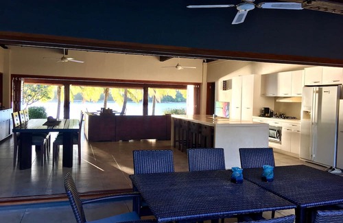 Malolo Lailai Island Casa | Nai Kawakawa 5 Star, Five Bure Waterfront Complex with Swimming Pool Musket Cove
