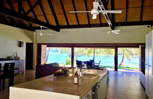 Malolo Lailai Island Casa | Nai Kawakawa 5 Star, Five Bure Waterfront Complex with Swimming Pool Musket Cove