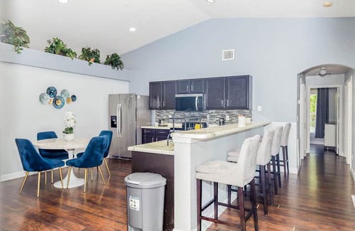 Vero Lake Estates Casa | Modern 4BR Home Open Concept, Private Gym, Near Beaches