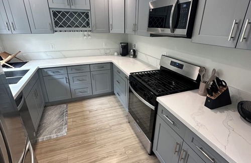 Northridge Casa | Spacious 5-bedroom house in enchanting Northridge with WiFi, AC