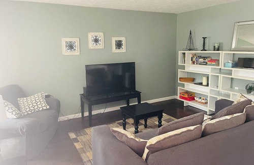 Elk Rapids Cabaña | Charming 2-bedroom cottage with WiFi, AC in fabulous Elk Rapids