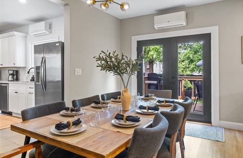 Catskill Casa | Fire Pit, Hot Tub, Sonos, & Spacious! Walk to Main Street, restaurants & brewery