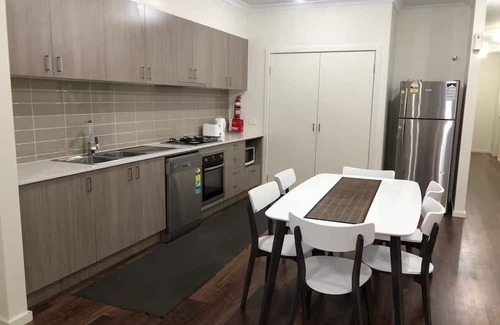 Pakenham Casa | 11 Serenity Home 4-bedroom house with WiFi and AC in delightful Pakenham