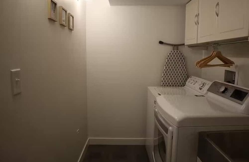 Fort Gary Casa | 1BD Cozy Suite with Office Space near U of M