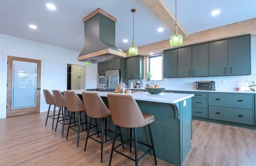 Driggs Casa | Grand Horizon Retreat - 7 Bdrm Luxury Home