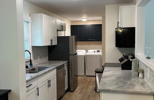 Terry Sanford Casa | Charming 3-bedroom house, 15 min to Fort Bragg!