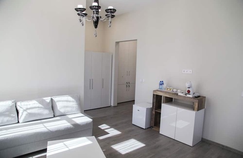 Slivek Apartamento | Hotel Corner House in lovely Lovech with WiFi, AC