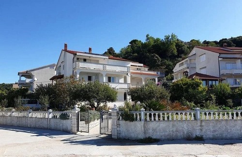 Rab Apartamento | Apartamento de una habitación con terraza y vista al mar Palit, Rab (A-24303-c)