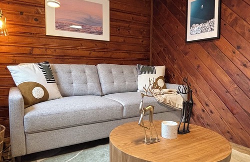 North Pole Cabina | Birch + Bjørn Tiny Home: Aurora Viewing & Sun Deck