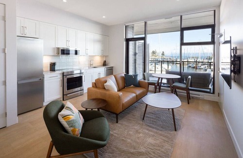 Regional District of Nanaimo Apartamento | Suite 106 - One-Bedroom Oceanview Queen Suite | Pet Friendly