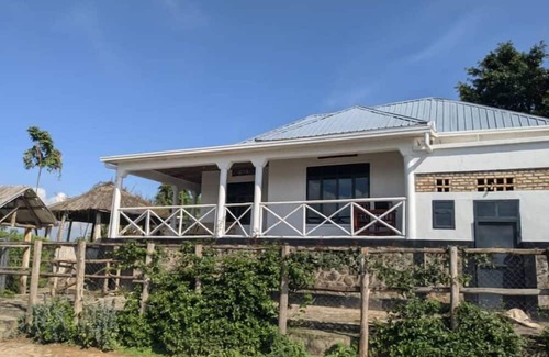 Ruhondo Apartamento | LAKE RUHONDO FAMILY ROOM near lake Ruhondo in twin lake region with volcanoView