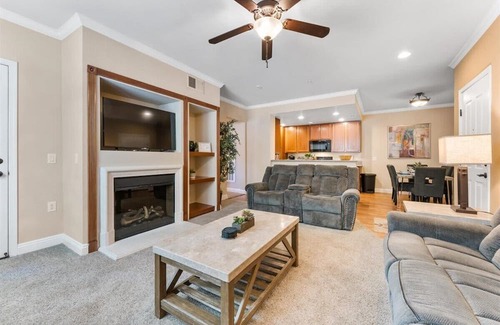 Reno Apartamento | Stylish 3BR Apt with Pool, Gym & Basketball Court