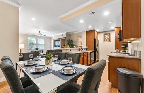 Reno Apartamento | Stylish 3BR Apt with Pool, Gym & Basketball Court