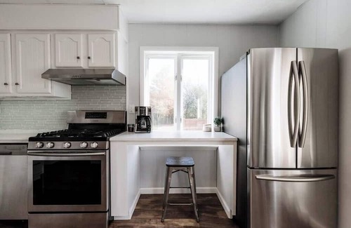 Calumet Casa | The One on Main - 3 BR House