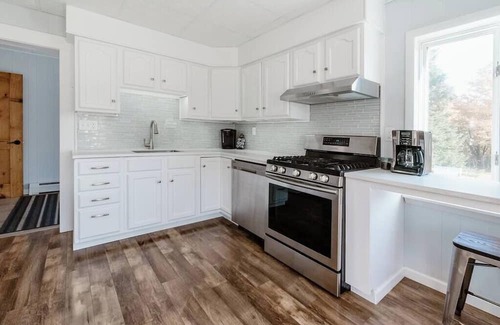 Calumet Casa | The One on Main - 3 BR House