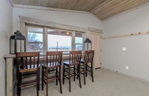 Almo Cabina | Cabin 10 Deluxe Lrg 2 Story at the Almo Inn near City of Rocks/Castle Rock Idaho