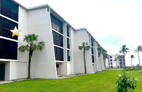 Beachview Country Club Estates Condominio | Bright & Beautiful Sanibel Island Beach Condo