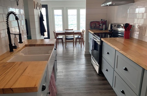 Meaford Cabaña | Cozy Cottage on Georgian Bay with Stunning View, Close to All Amenities