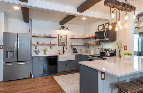 Jeffersonville Casa | The Roost: Modern Farmhouse Getaway