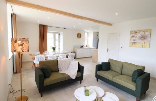 Jussac Cabaña | Charming Cottage Near Volcano Park with WiFi and Garden