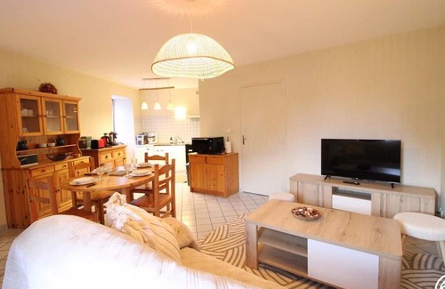 Saint-Martin-sous-Vigouroux Cabaña | Charming 18th Century House, 4 pers, Pets allowed, Parking, Garden