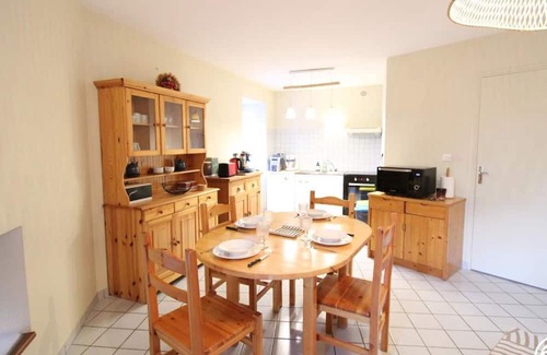 Saint-Martin-sous-Vigouroux Cabaña | Charming 18th Century House, 4 pers, Pets allowed, Parking, Garden