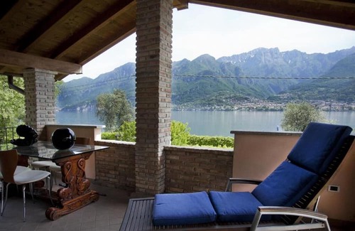 Oliveto Lario Casa | White Beach House - Lake View Room