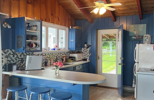 North Hero Cabaña | Charming 3-bedroom cottage in beautiful North Hero, Vermont with WiFi