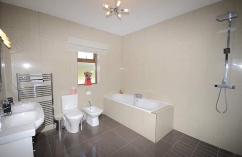 Ballymacarthur Cama Y Desayuno | INISH DELUXE SUITE
