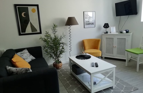 Bezu-le-Guery Apartamento | Pleasant studio close to vineyards, fields and woods, very well situated for touring.
