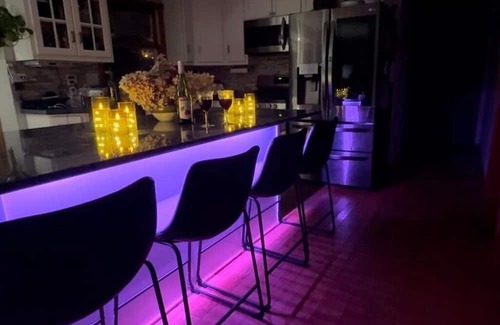 Green Bay Casa | Entertainment paradise! 4-bedroom home only 5 miles from Lambeau Field & airport