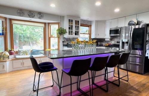 Green Bay Casa | Entertainment paradise! 4-bedroom home only 5 miles from Lambeau Field & airport