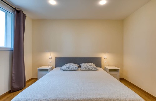 Arles Casa | Apartment 'Chambre 4' with Shared Pool, Wi-Fi and Air Conditioning