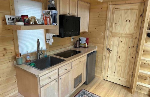 Romney Cabina | Cozy and private tiny home nestled into 15 acres of forest in West Virginia