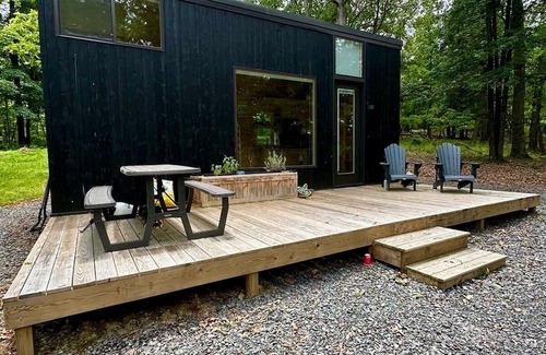 Romney Cabina | Cozy and private tiny home nestled into 15 acres of forest in West Virginia