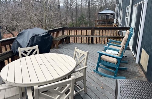 Paw Paw Condominio | Cozy 2-bedroom condo in Avalon Resort located in Paw Paw West Virginia