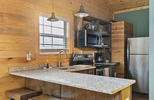 Wilsonville Cabina | Cabins of Lay Lake at Beeswax Cabin #3