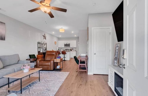 Columbia Casa | Premier Townhome Close to Columbia/Spring Hill/GM/Ultium Cells-Sleeps 6/WiFi/BBQ