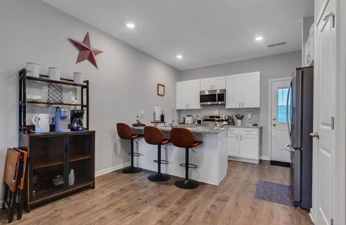 Columbia Casa | Premier Townhome Close to Columbia/Spring Hill/GM/Ultium Cells-Sleeps 6/WiFi/BBQ
