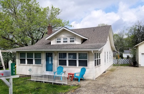 Homerville Cabaña | Charming 4-bedroom cottage with WiFi and AC in Chippewa Lake