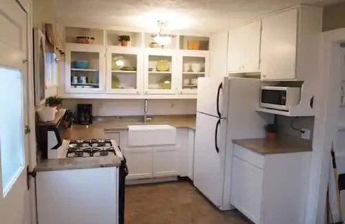 Homerville Cabaña | Charming 4-bedroom cottage with WiFi and AC in Chippewa Lake